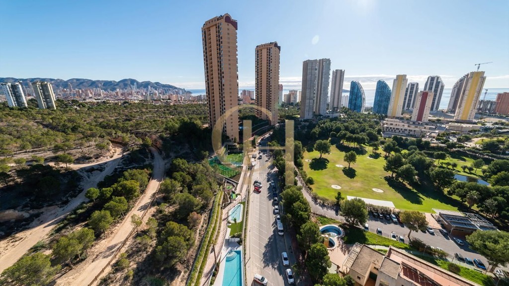 Vivienda de 3 dormitorios frente al Golf, con vistas despeja