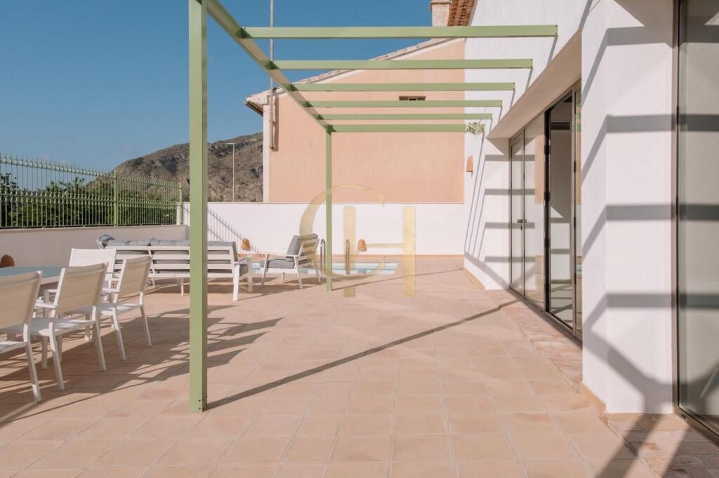 Arquitectura, luz y naturaleza en una villa única en Orxeta - foto 2