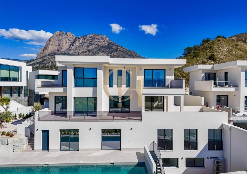 Exclusiva villa con vistas al mar y diseño único