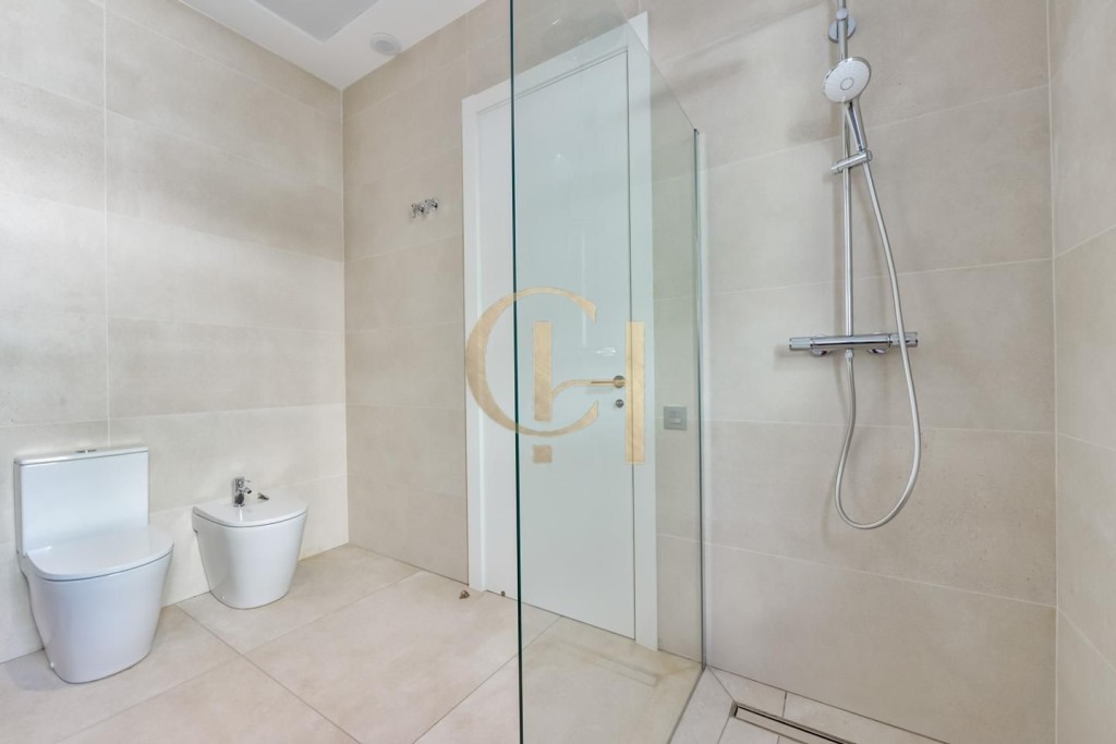 Exclusiva villa con vistas al mar y diseño único - foto 11
