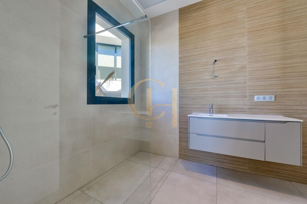 Exclusiva villa con vistas al mar y diseño único - foto 17