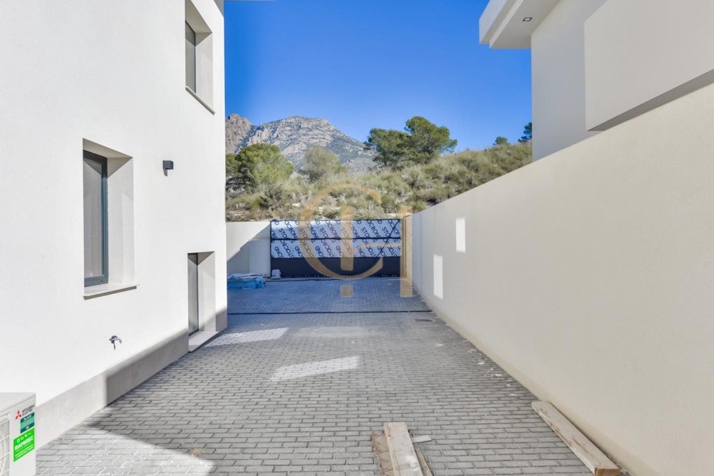 Exclusiva villa con vistas al mar y diseño único - foto 24
