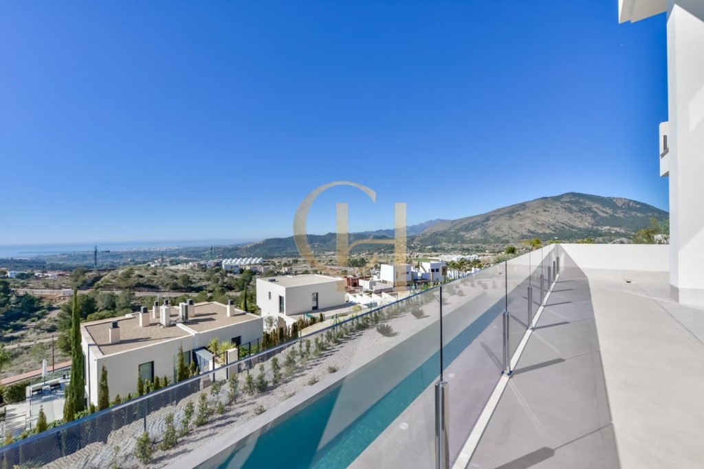 Exclusiva villa con vistas al mar y diseño único - foto 25