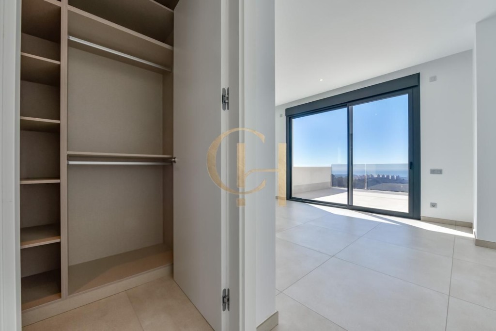 Exclusiva villa con vistas al mar y diseño único - foto 27