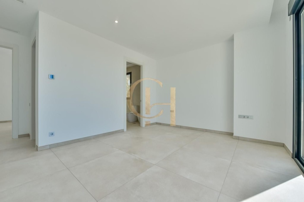 Exclusiva villa con vistas al mar y diseño único - foto 28
