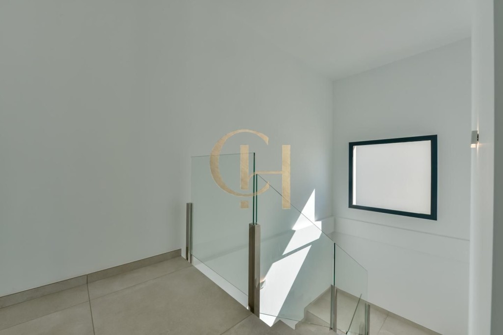 Exclusiva villa con vistas al mar y diseño único - foto 33