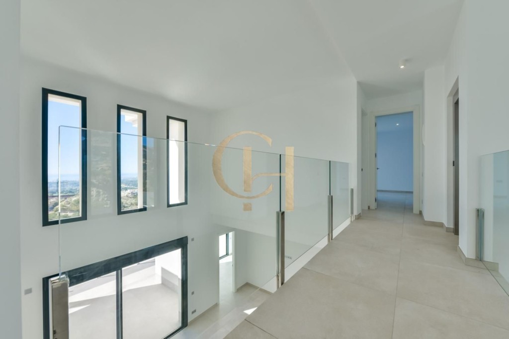 Exclusiva villa con vistas al mar y diseño único - foto 34