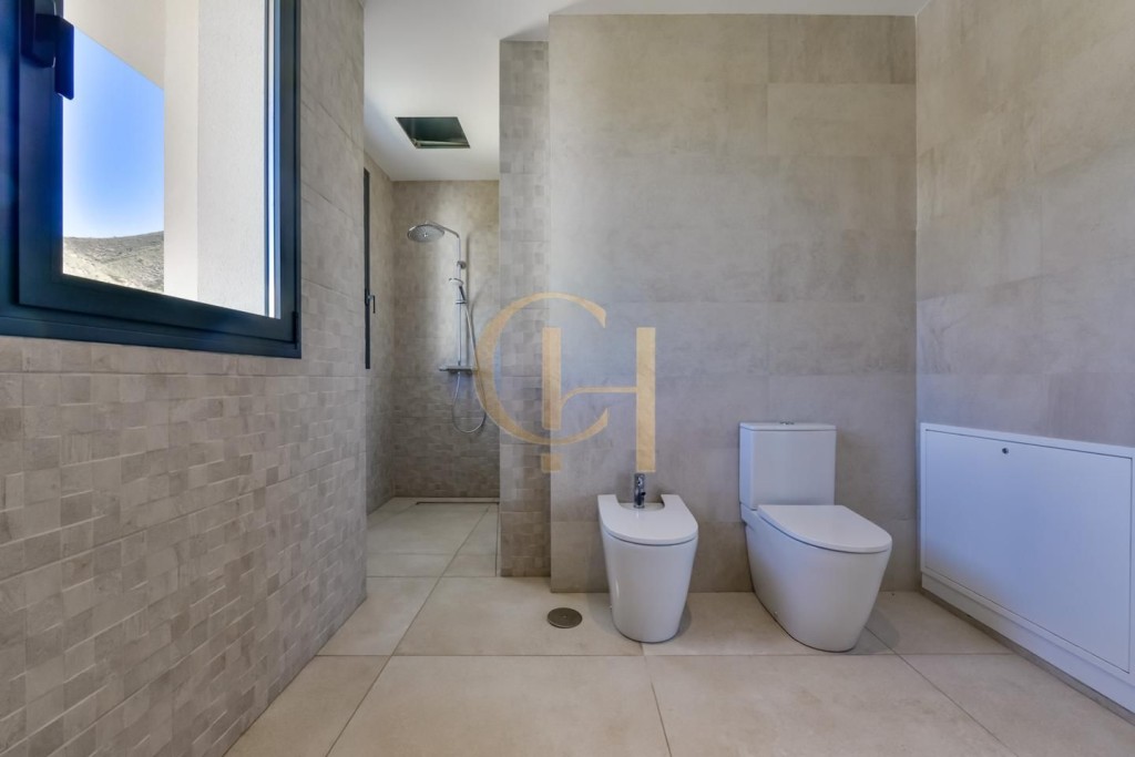 Exclusiva villa con vistas al mar y diseño único - foto 40