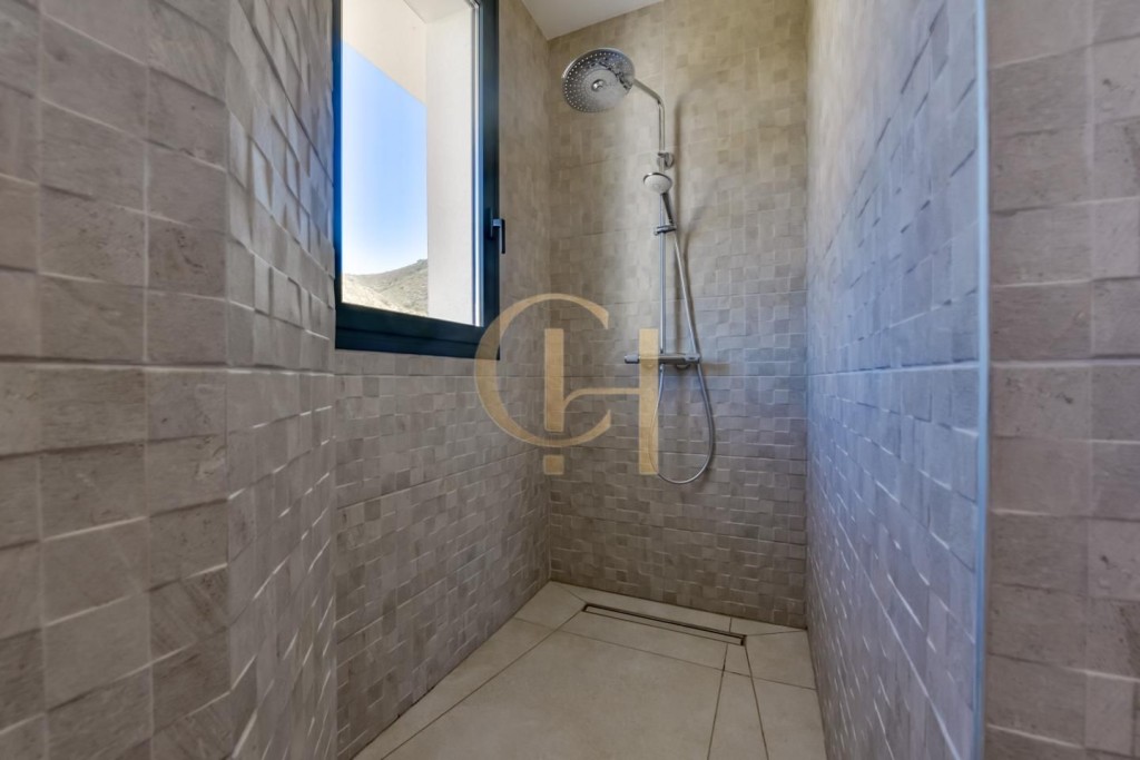 Exclusiva villa con vistas al mar y diseño único - foto 41