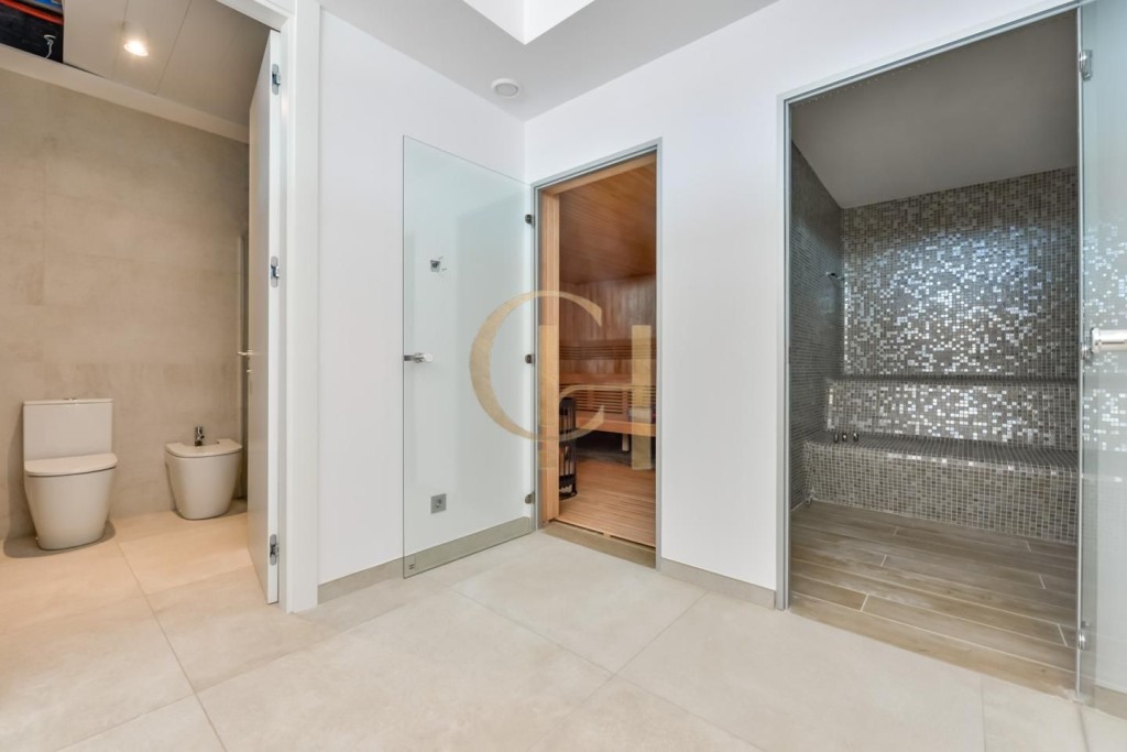 Exclusiva villa con vistas al mar y diseño único - foto 46