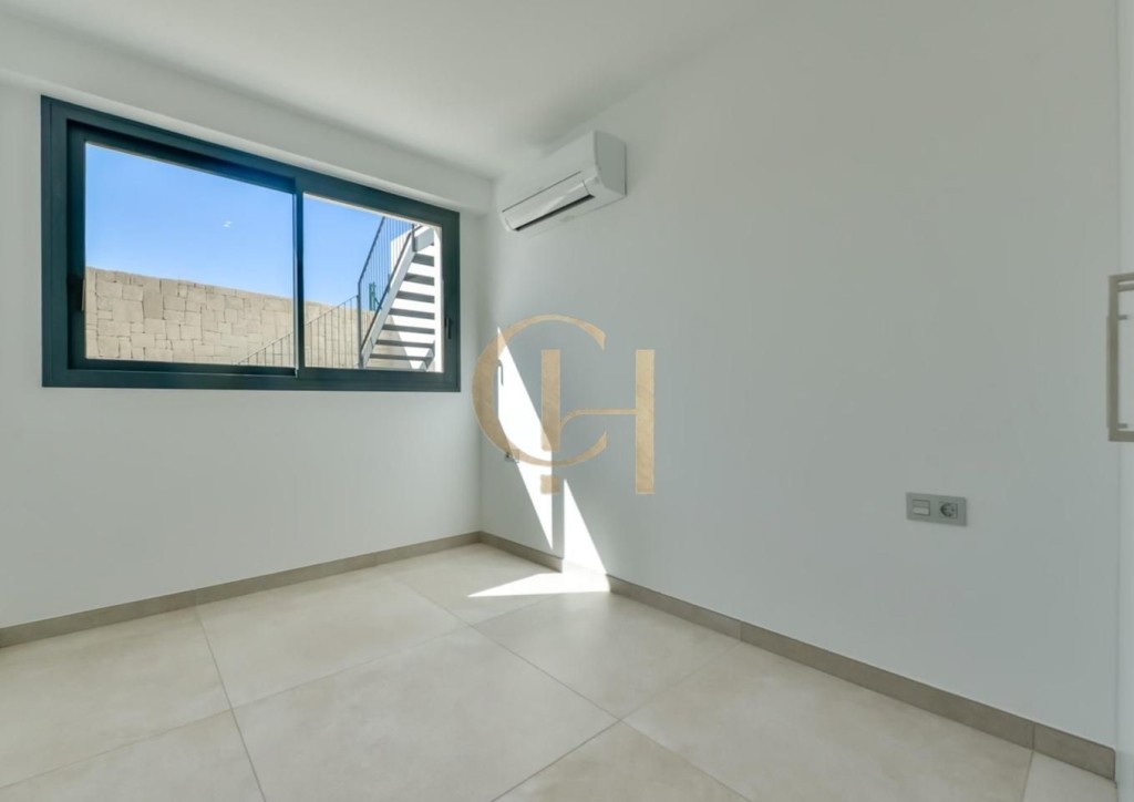 Exclusiva villa con vistas al mar y diseño único - foto 56