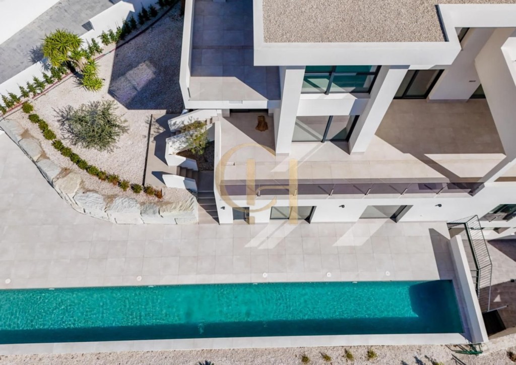 Exclusiva villa con vistas al mar y diseño único - foto 58