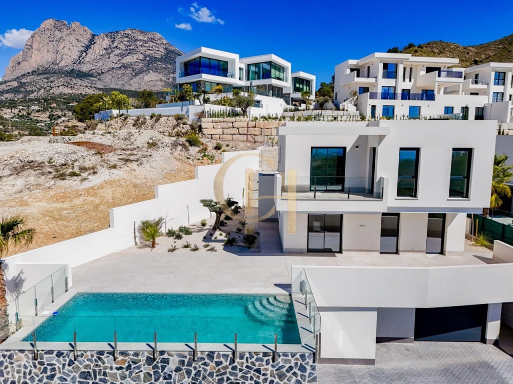 Moderna villa independiente con piscina privada y garaje - foto 2