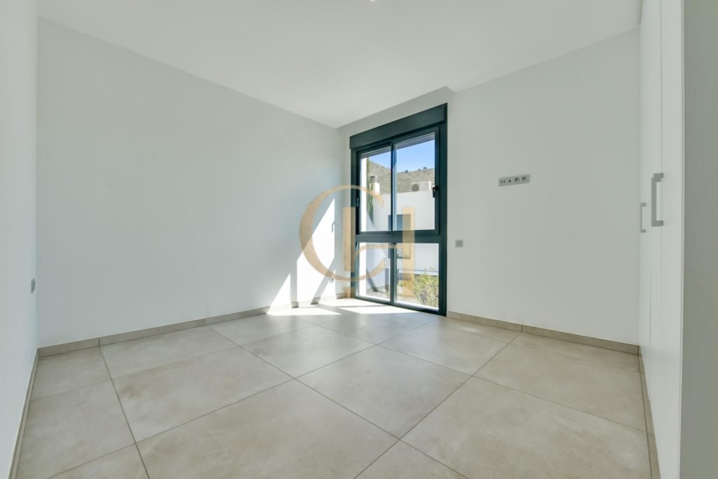 Moderna villa independiente con piscina privada y garaje - foto 16
