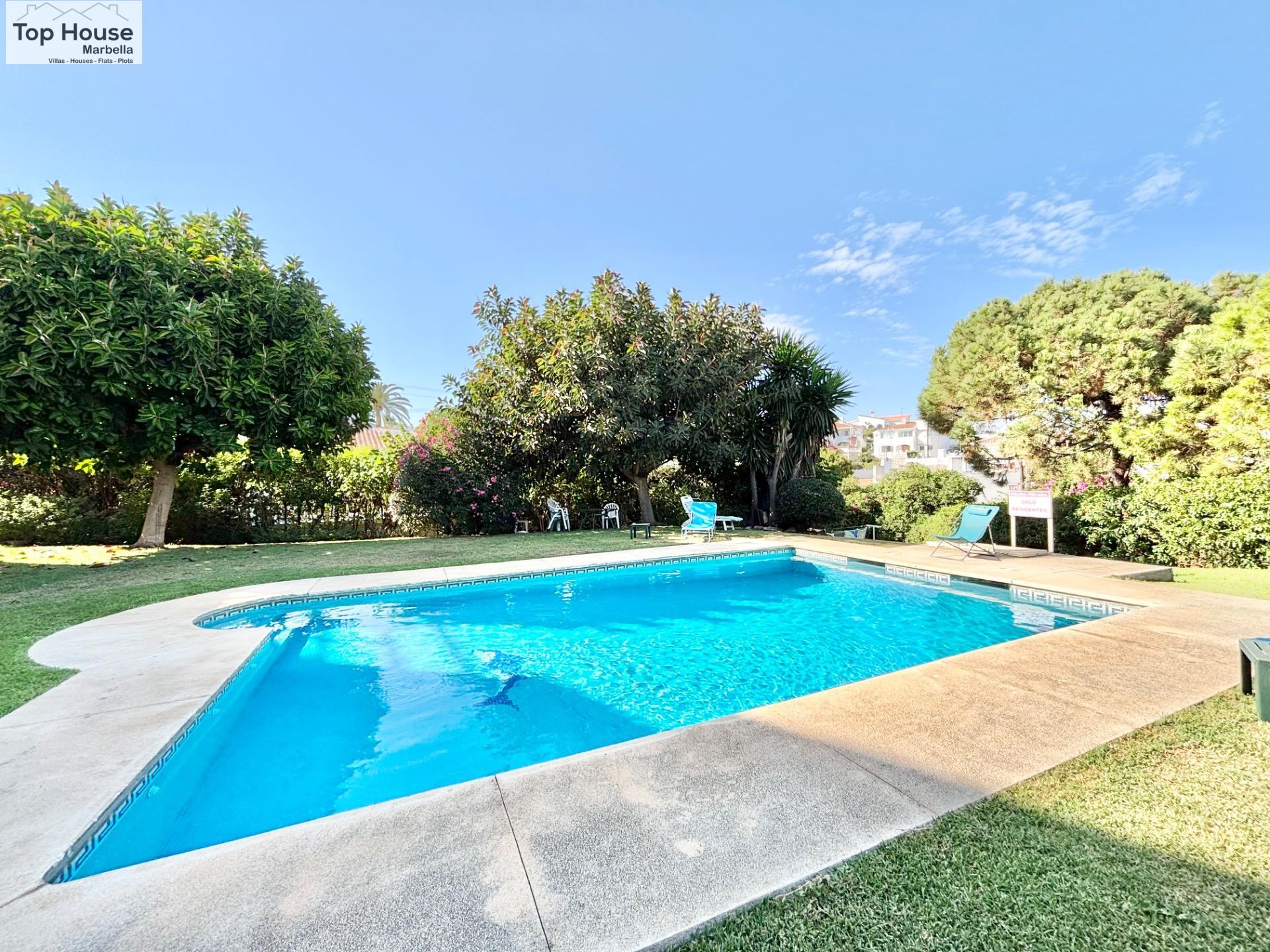 Encantadora vivienda en una urbanización con piscina en la z