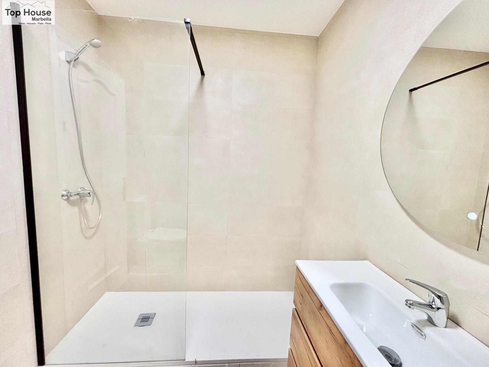 Encantadora vivienda en una urbanización con piscina en la z - foto 18