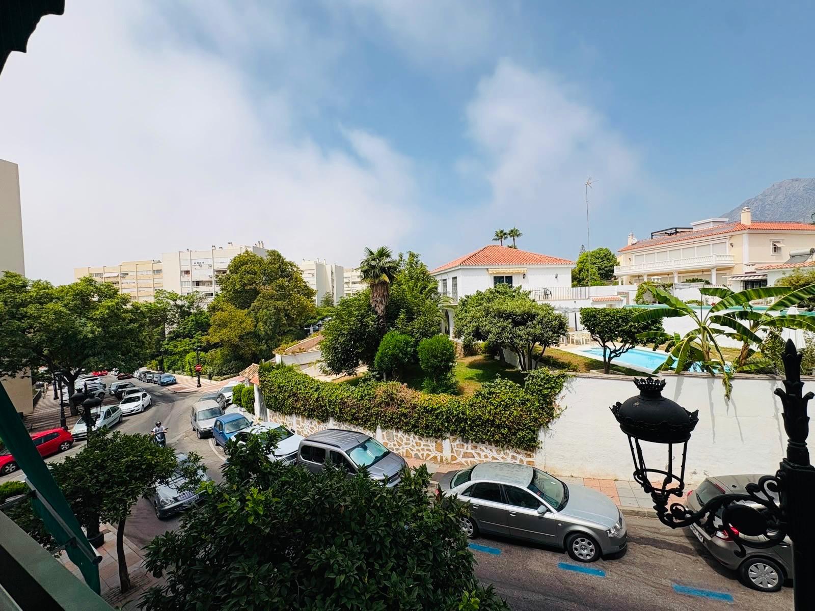 EXCLUSIVO PISO EN EL CENTRO DE MARBELLA A SOLO 700 METROS DE