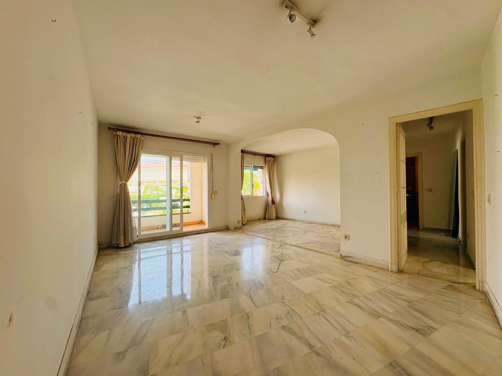 EXCLUSIVO PISO EN EL CENTRO DE MARBELLA A SOLO 700 METROS DE - foto 2
