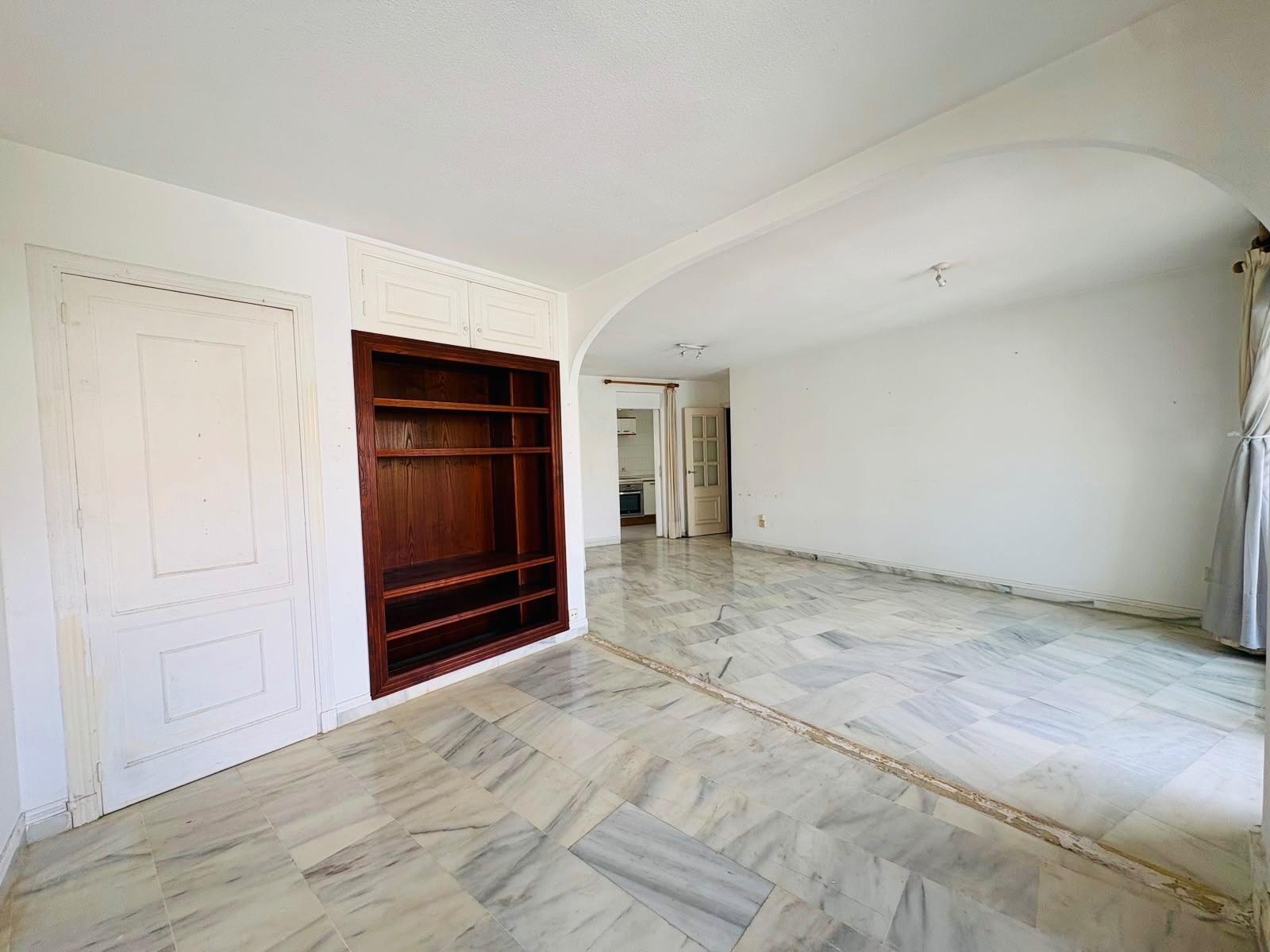 EXCLUSIVO PISO EN EL CENTRO DE MARBELLA A SOLO 700 METROS DE - foto 3