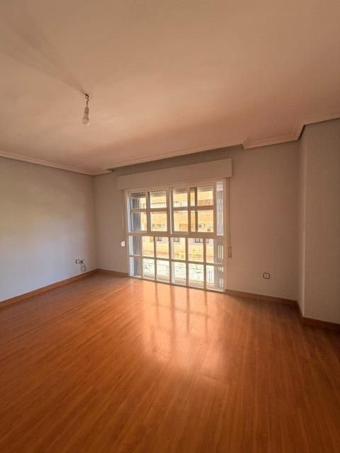 Piso Espacioso y Luminoso en Huerta Rosales - Valdepasillas - foto 2