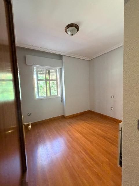 Piso Espacioso y Luminoso en Huerta Rosales - Valdepasillas - foto 3
