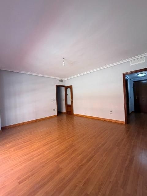 Piso Espacioso y Luminoso en Huerta Rosales - Valdepasillas - foto 4