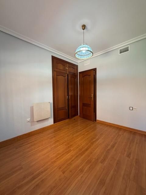 Piso Espacioso y Luminoso en Huerta Rosales - Valdepasillas - foto 7