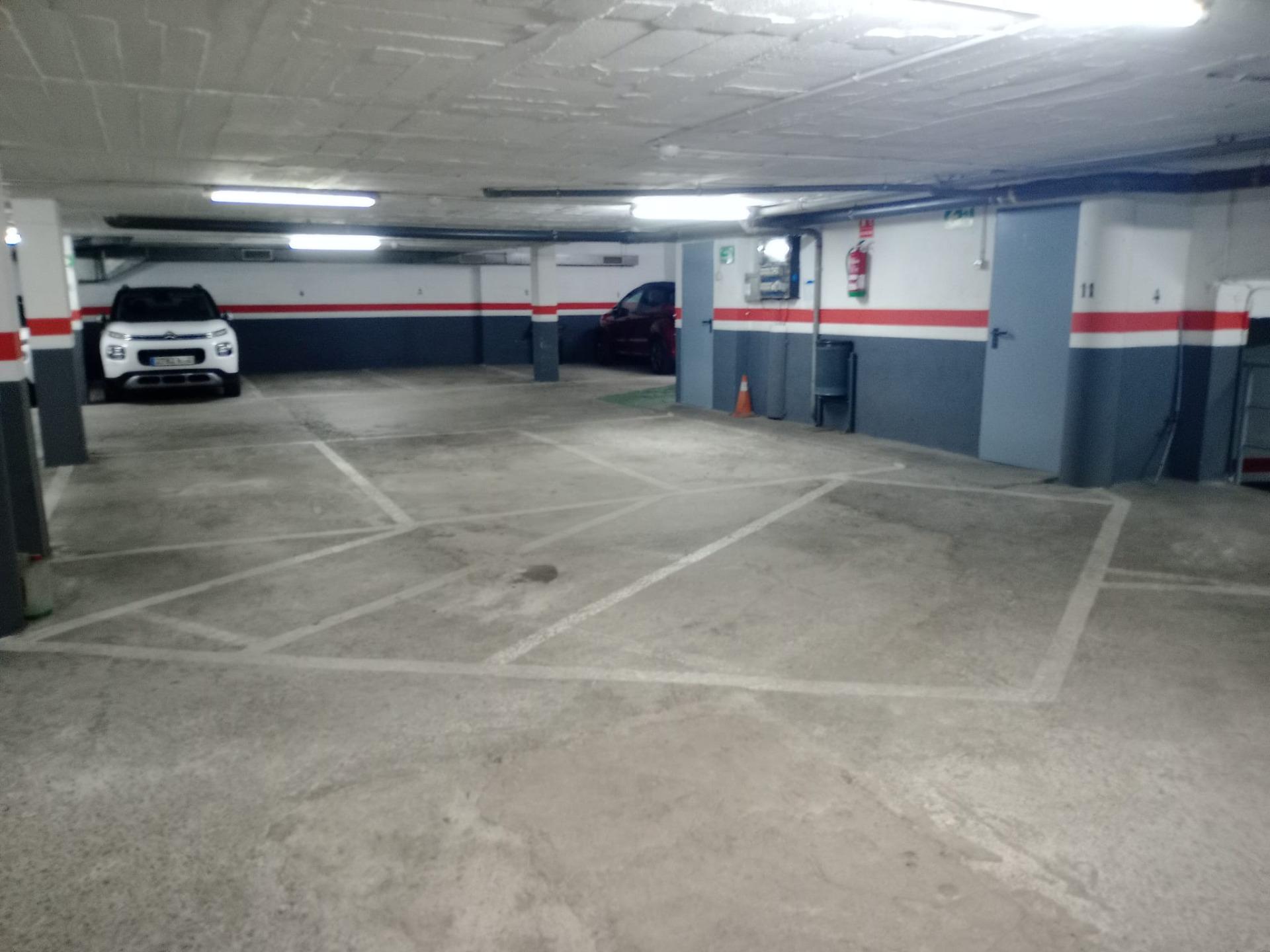 Plaza de parquing en venta en la calle Arnús - foto 2