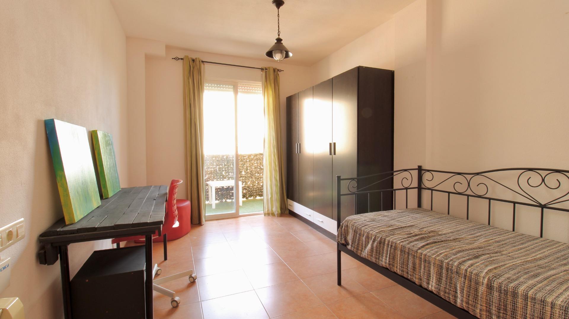 Piso de 3 dormitorios con garaje y terraza en Las Gabias por - foto 28