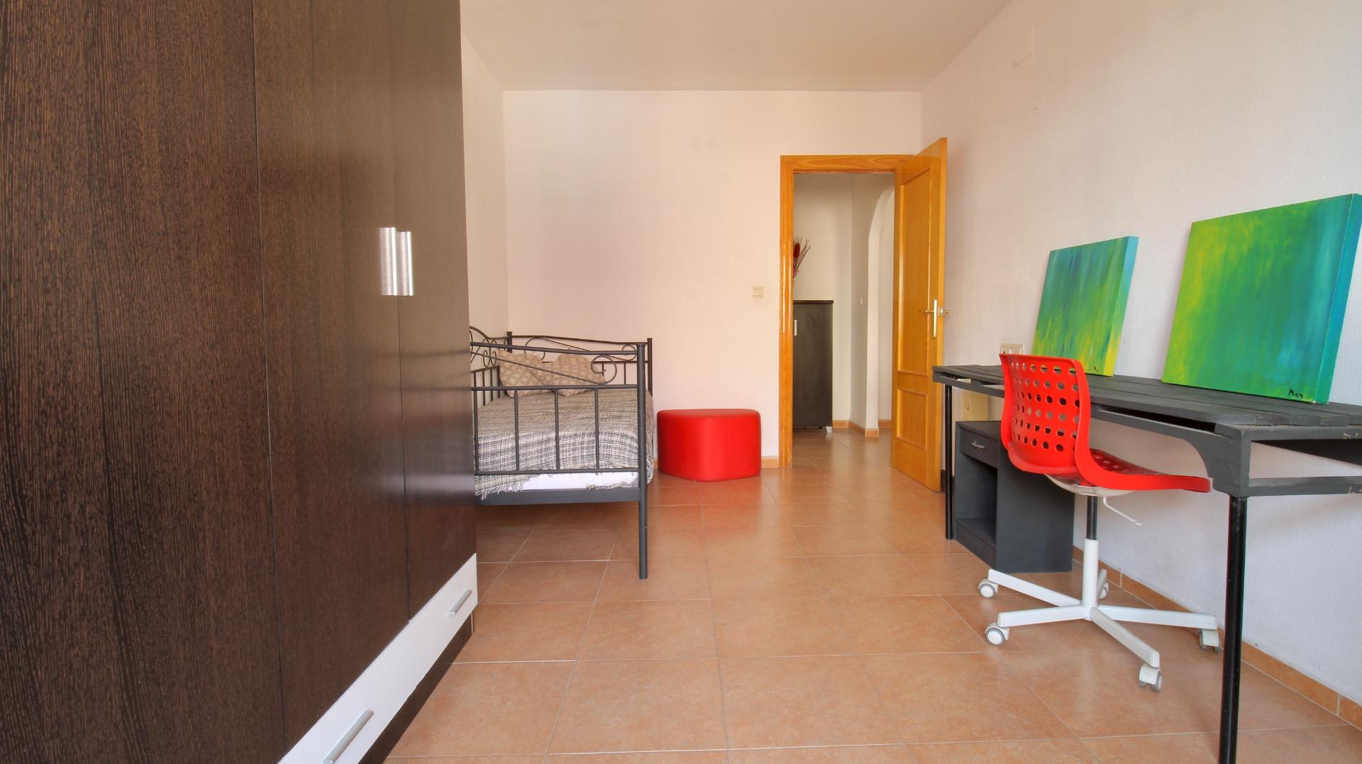 Piso de 3 dormitorios con garaje y terraza en Las Gabias por - foto 33