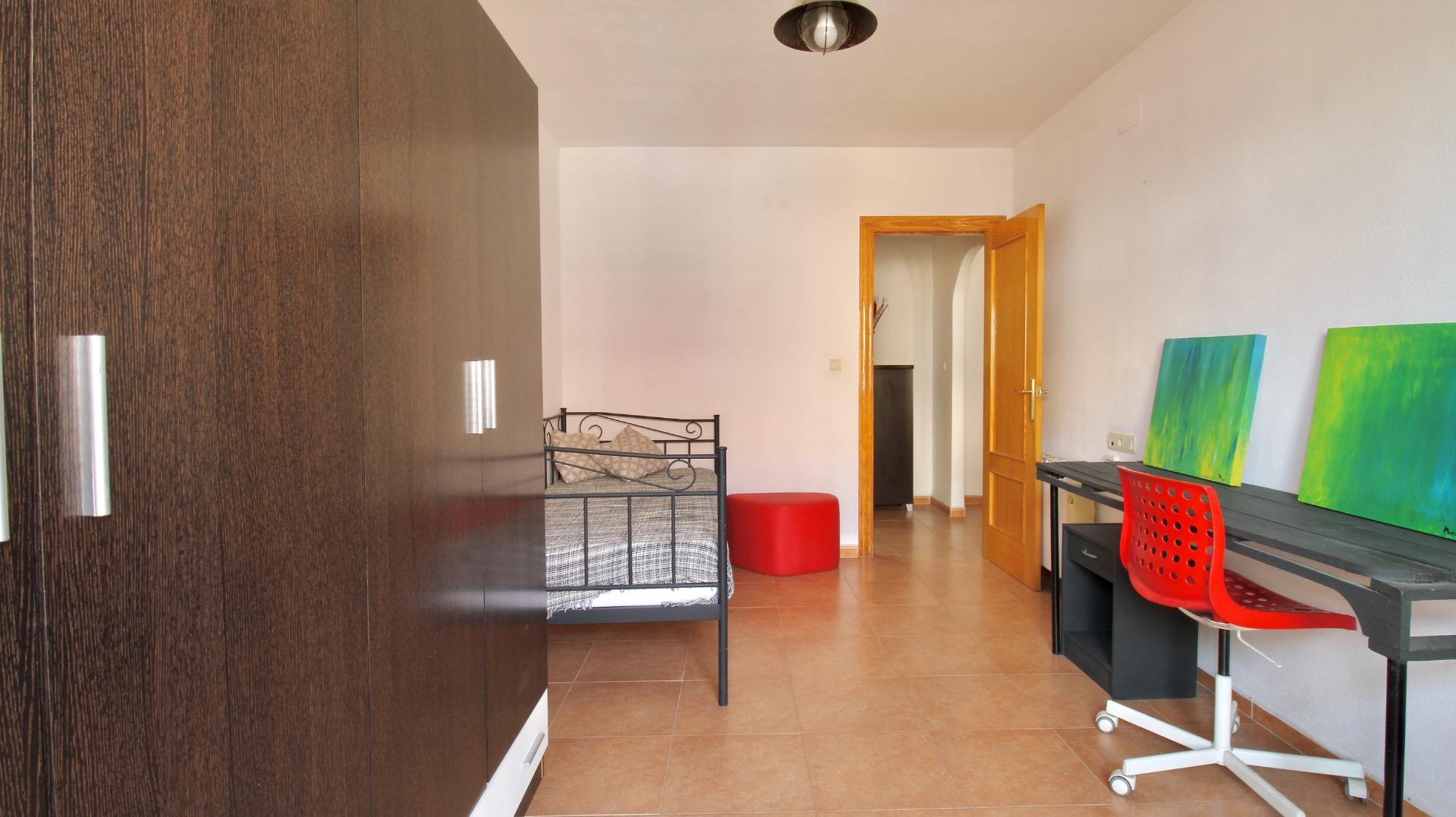 Piso de 3 dormitorios con garaje y terraza en Las Gabias por - foto 34