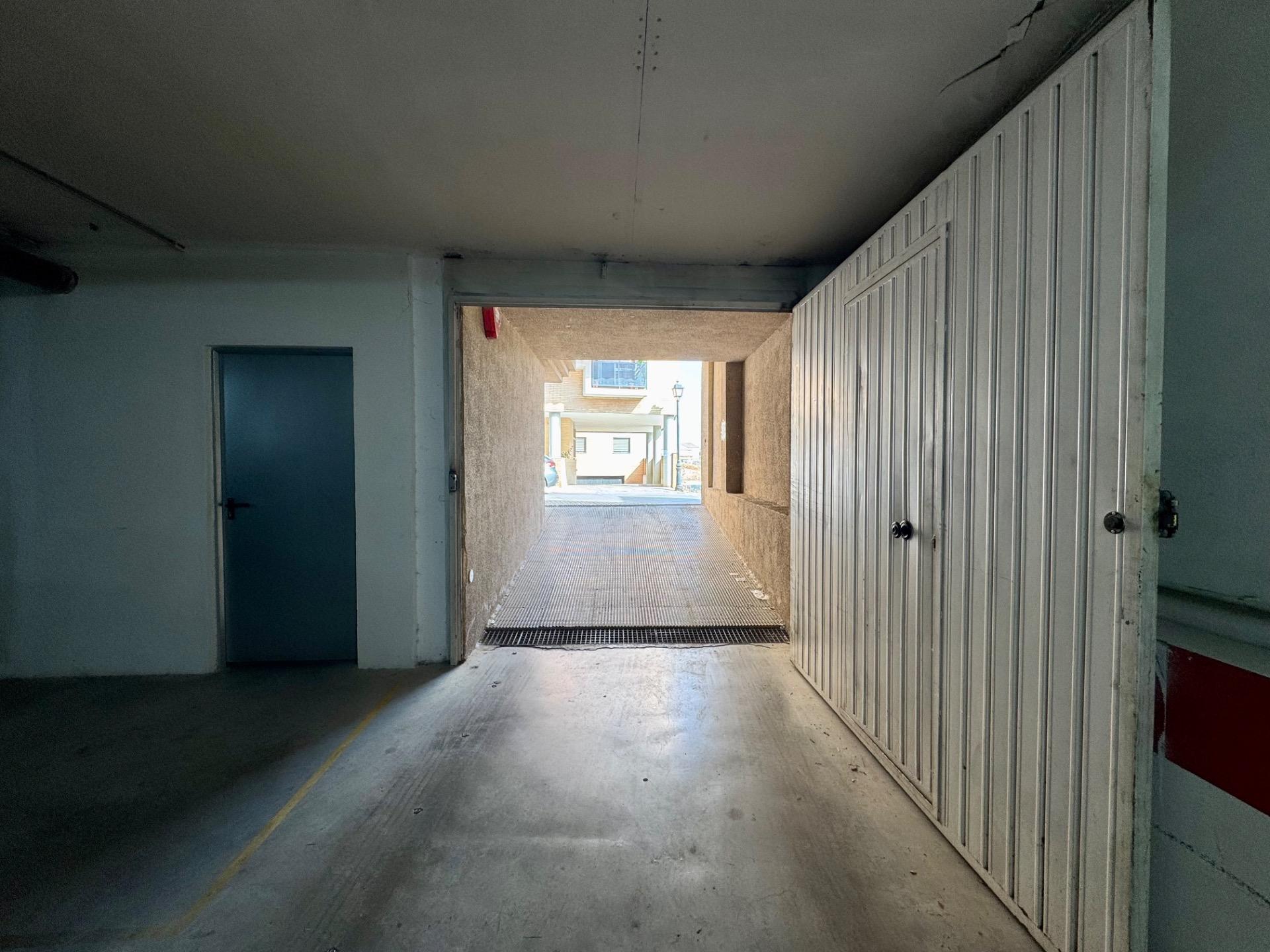 Piso de 3 dormitorios con garaje y terraza en Las Gabias por - foto 43