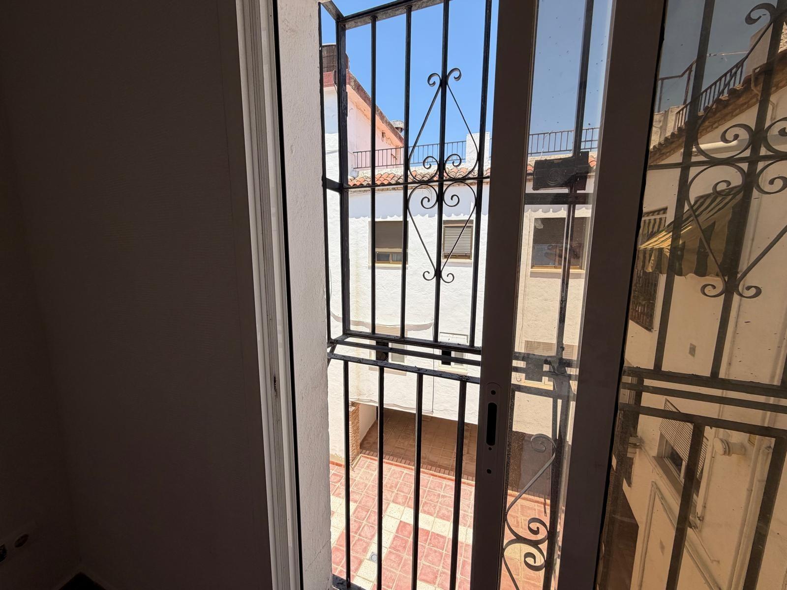 AMPLIO PISO EN ALQUILER EN PLAZA SAN RAFAEL , CÒRDOBA - foto 4