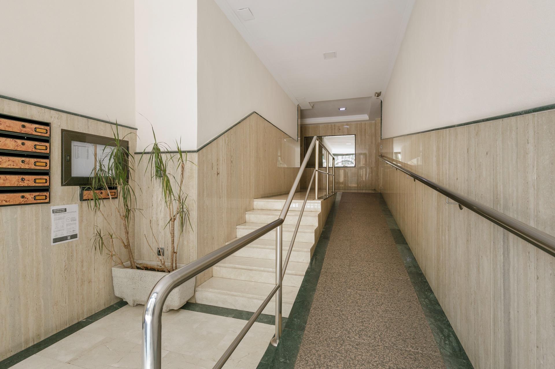 PISO en esquina CIRCUNVALACIÓN LA ENCINA - Frente PARQUE - foto 17