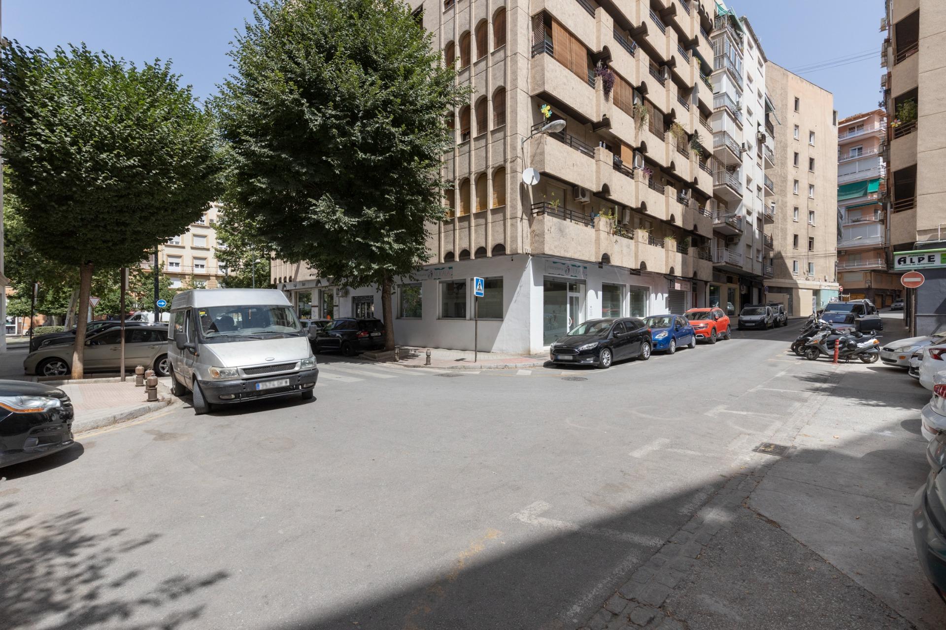 JUNTO AVENIDA ANDALUCES - foto 35