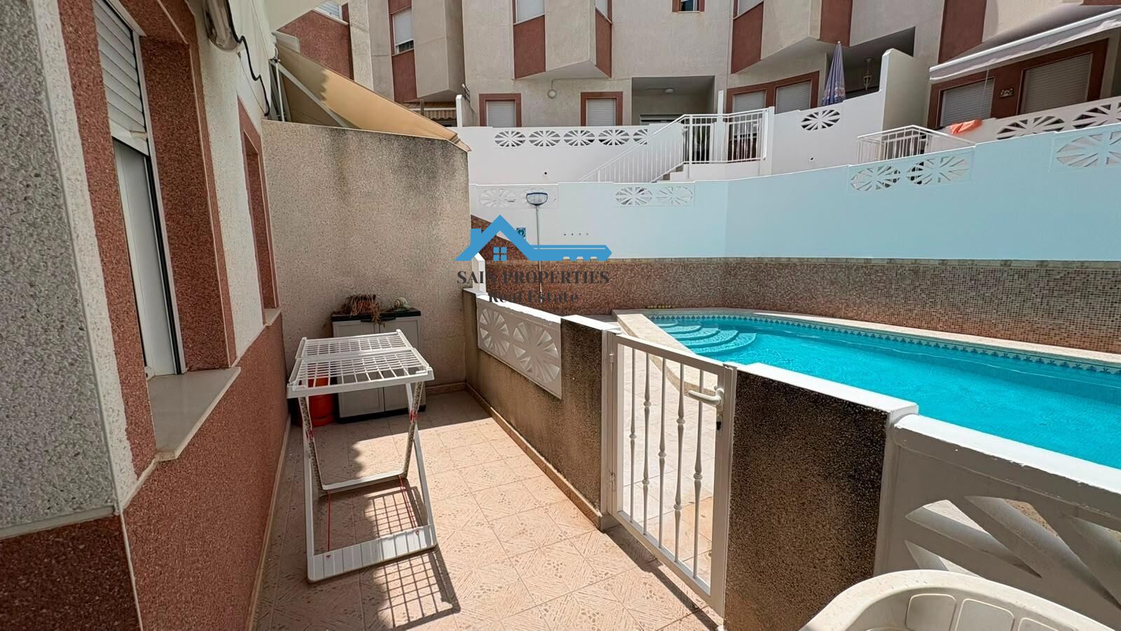 Amplio adosado con piscina comunitaria en el corazón de La N