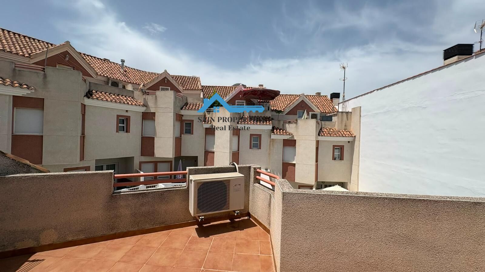 Amplio adosado con piscina comunitaria en el corazón de La N - foto 34