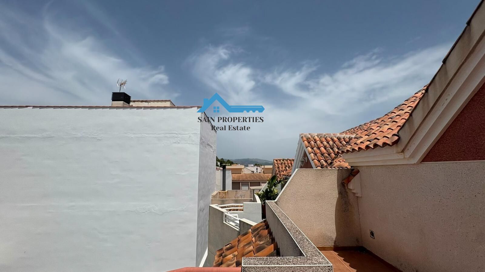 Amplio adosado con piscina comunitaria en el corazón de La N - foto 36