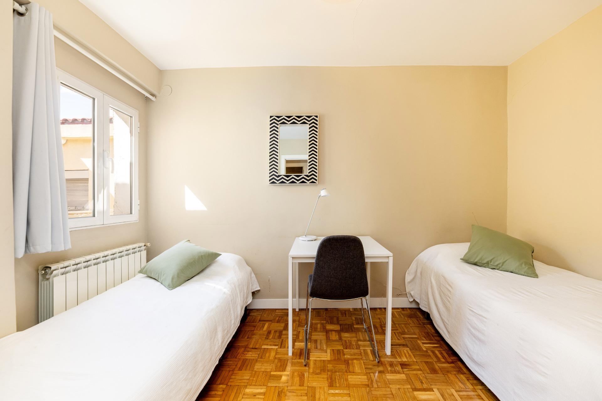 Ático en alquiler con terraza de 17m2, dos dormitorios y dos - foto 18