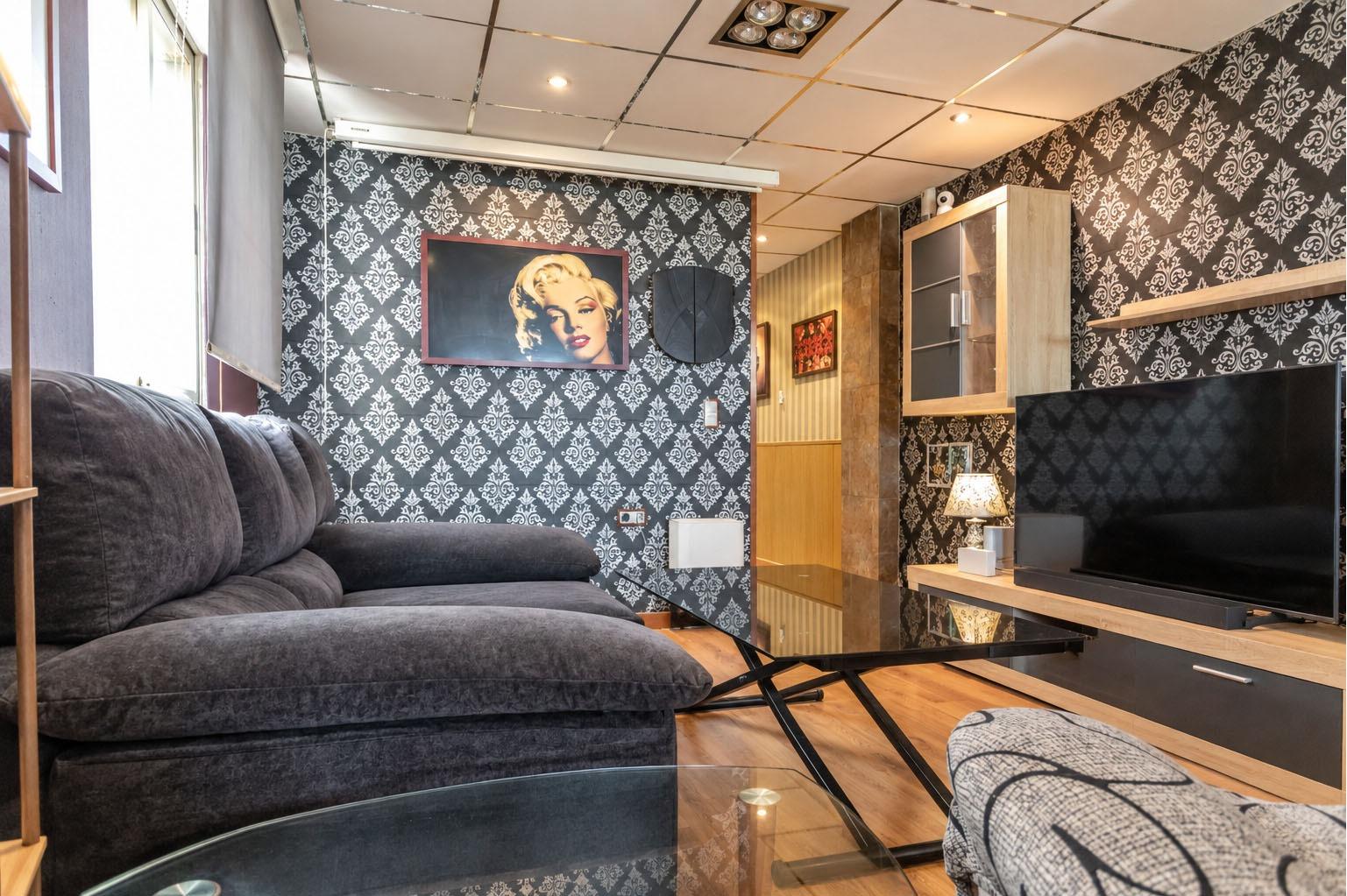 Amplia vivienda con espectacular reforma, enorme baño princi - foto 2