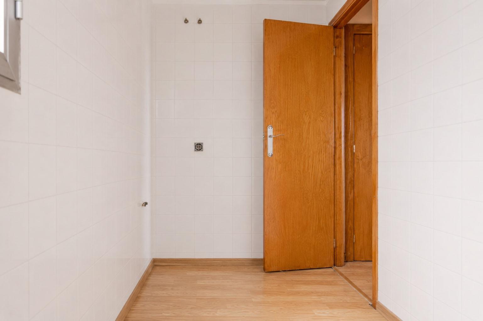 Amplia vivienda con espectacular reforma, enorme baño princi - foto 14