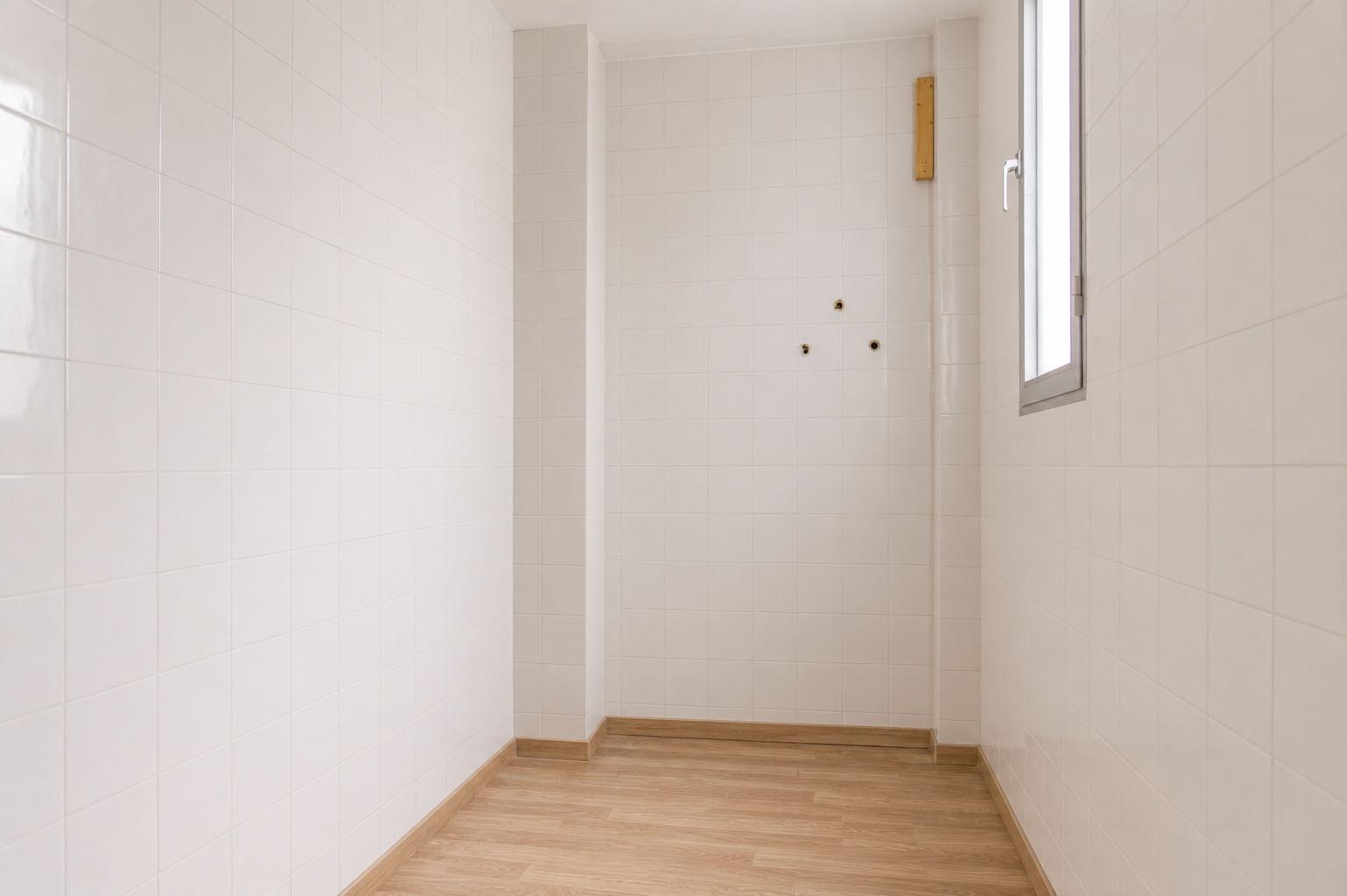 Amplia vivienda con espectacular reforma, enorme baño princi - foto 15