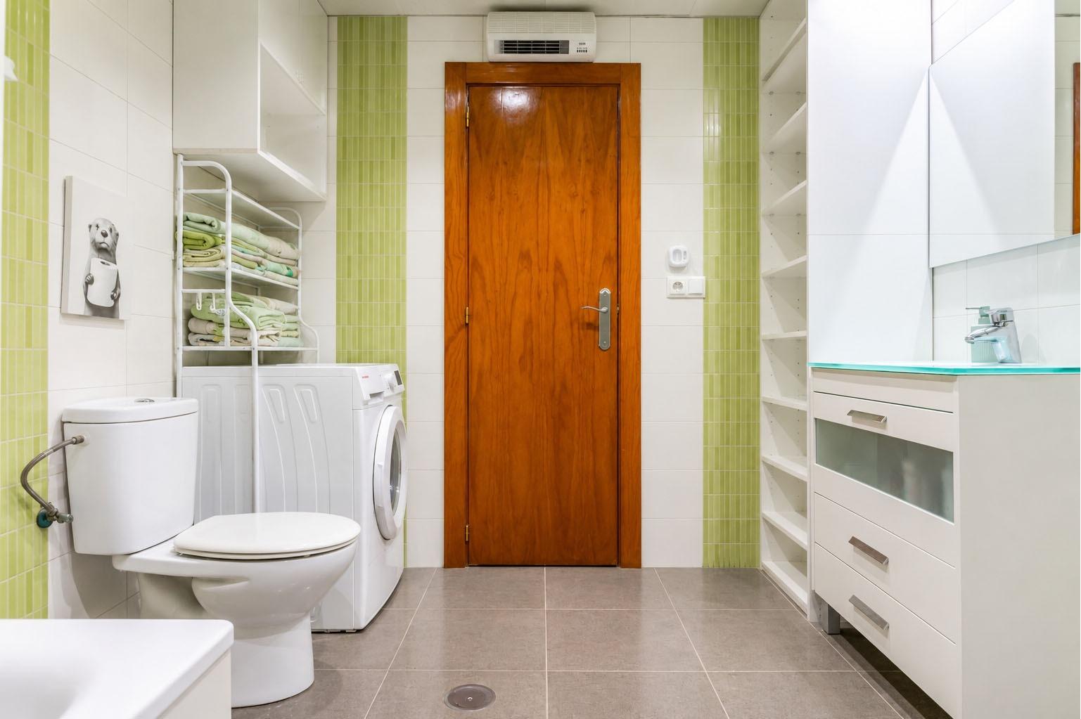 Amplia vivienda con espectacular reforma, enorme baño princi - foto 19