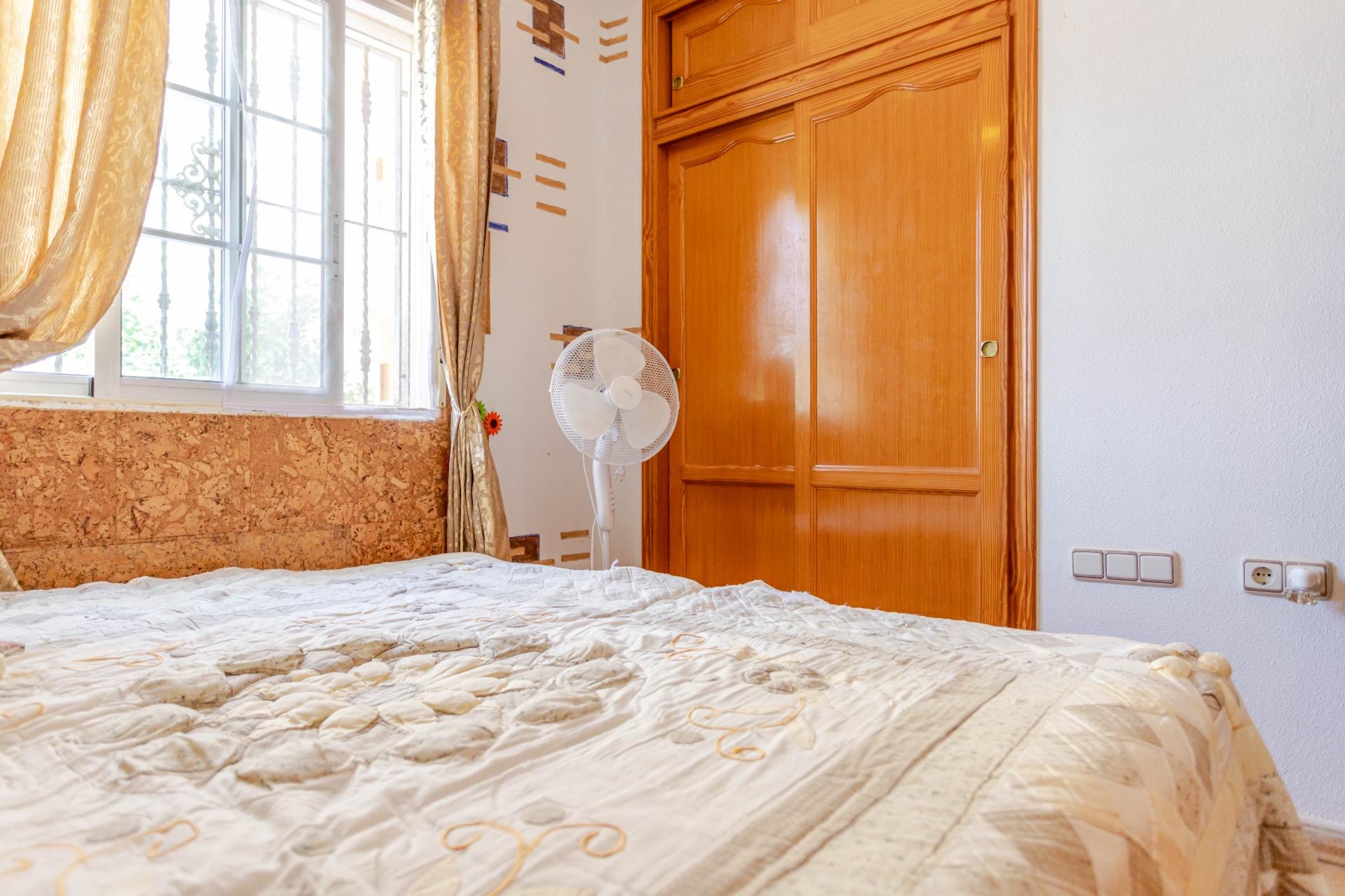 Amplio bungalow en planta baja con parcela de 150 m2 y aparc - foto 18