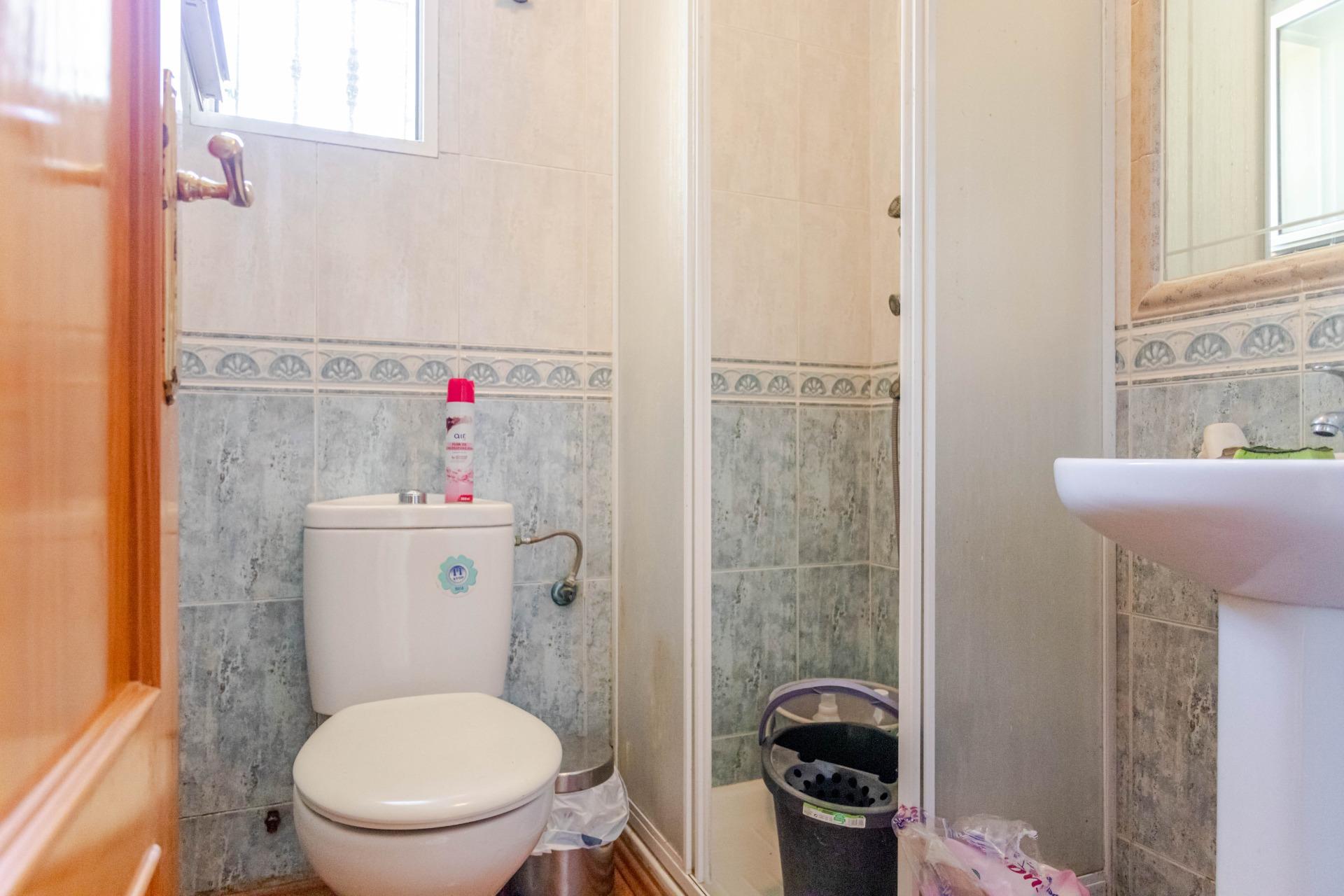 Amplio bungalow en planta baja con parcela de 150 m2 y aparc - foto 19