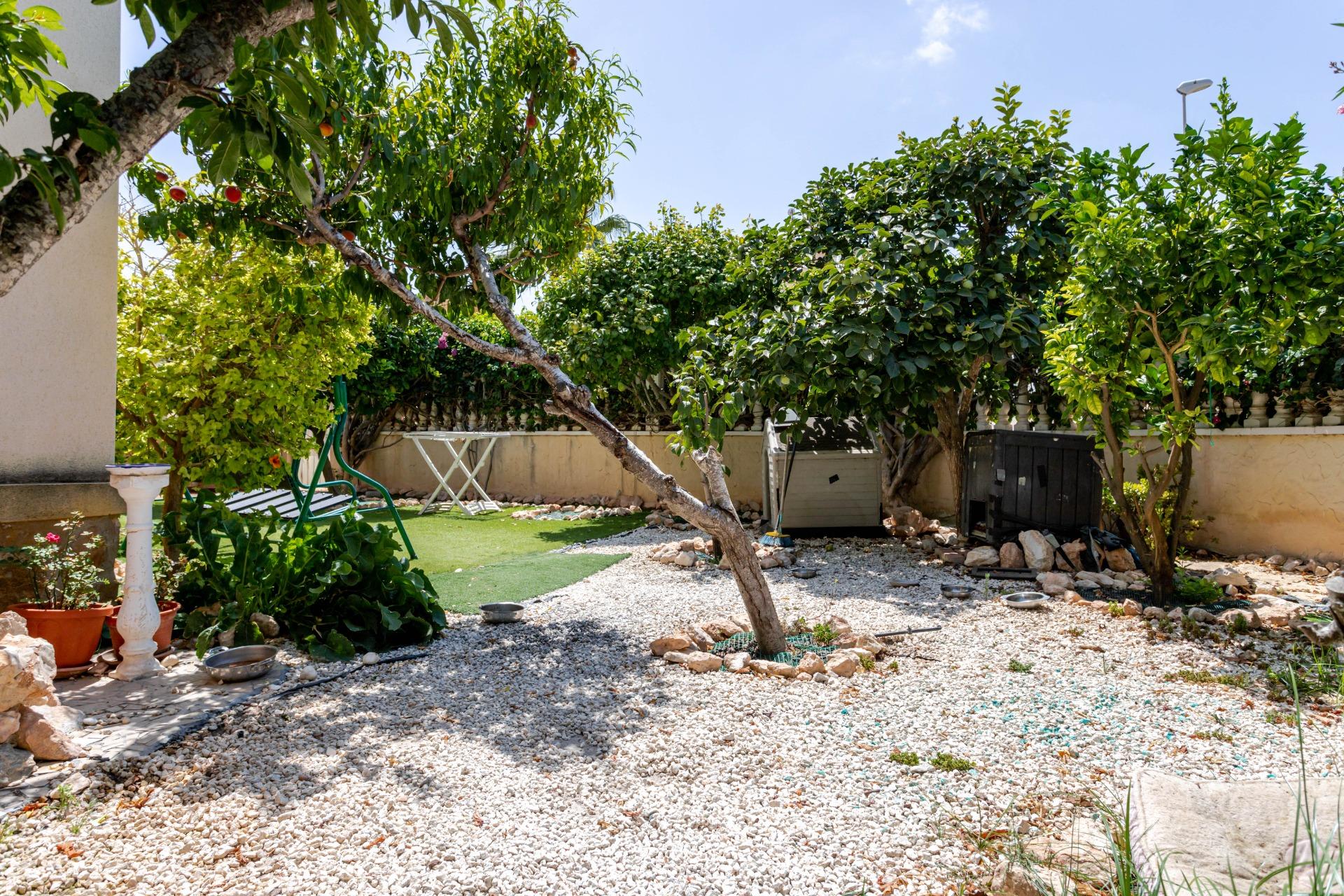 Amplio bungalow en planta baja con parcela de 150 m2 y aparc - foto 21