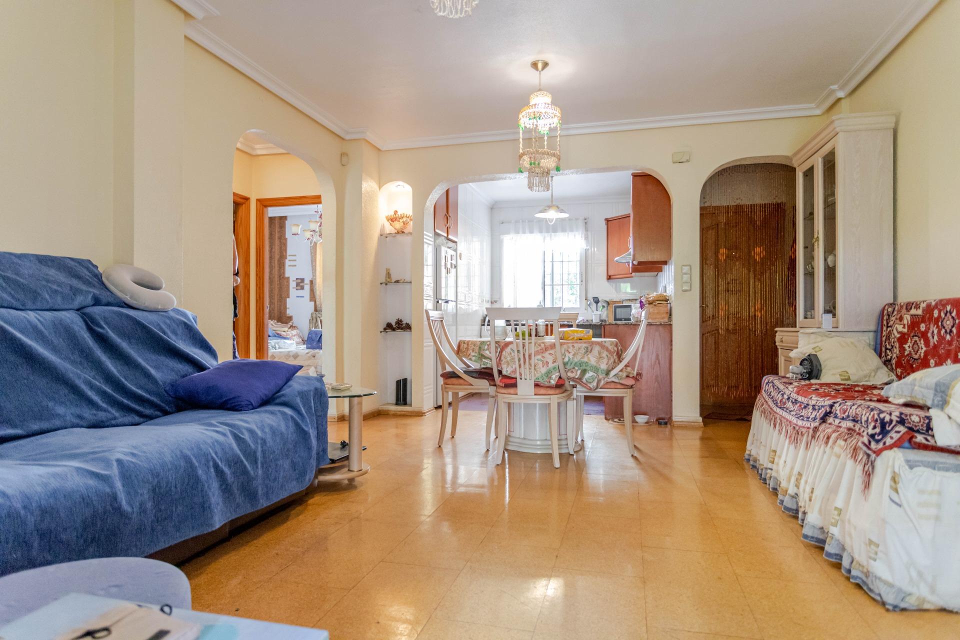 Amplio bungalow en planta baja con parcela de 150 m2 y aparc - foto 4