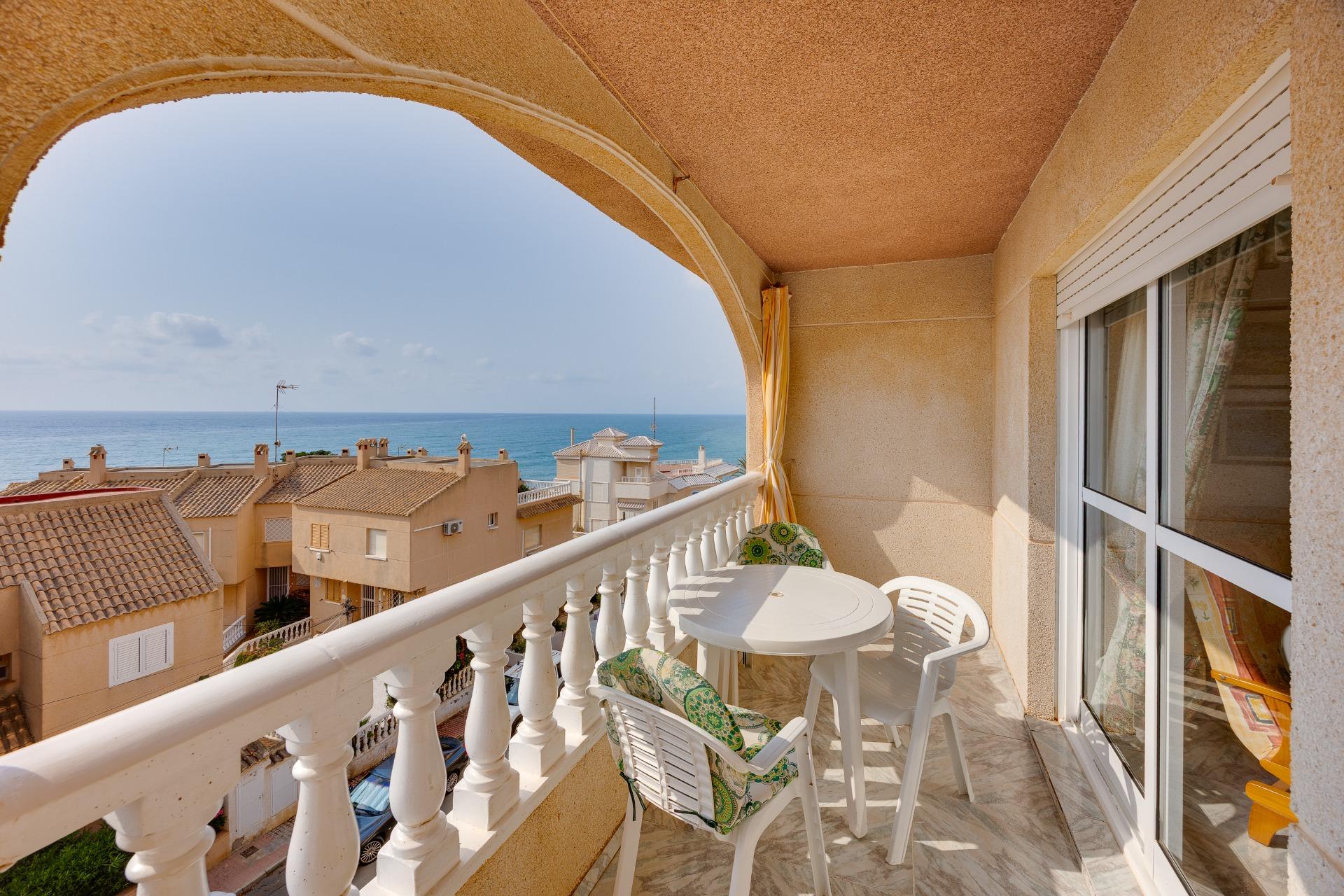 Apartamento con vistas al mar a solo 100 metros de la playa 