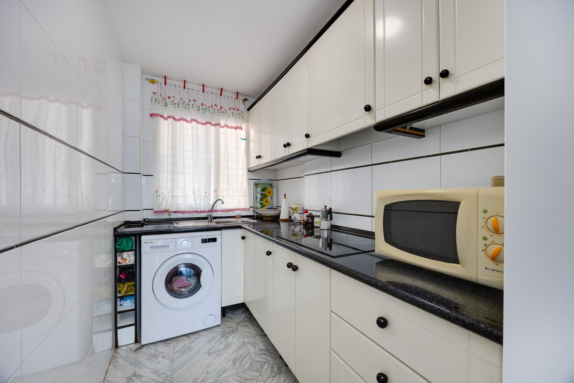 Apartamento con vistas al mar a solo 100 metros de la playa  - foto 11