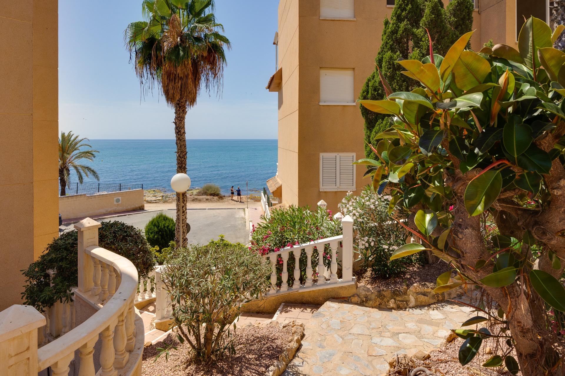 Apartamento con vistas al mar a solo 100 metros de la playa  - foto 28